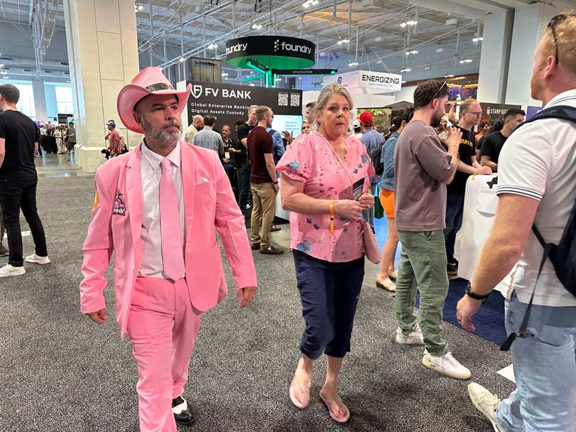 Bitcoin Nashville Conference in Pictures: Orange Athena, Pink Suits, Polymarket Swag, Trump's Song