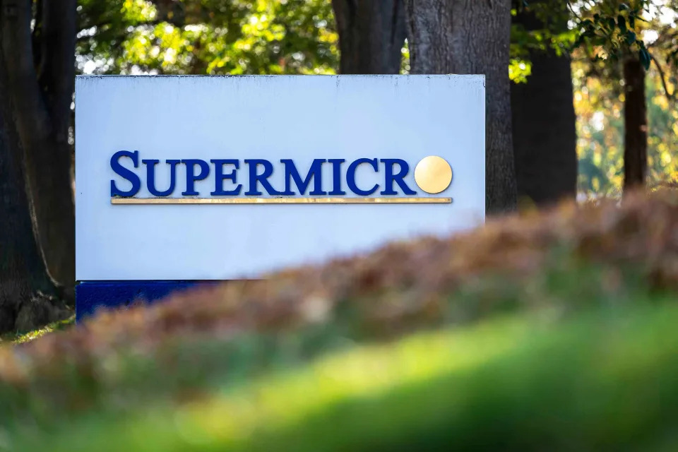 Super Micro Computer Stock Slumps on Nasdaq 100 Removal, Possible Capital Raise