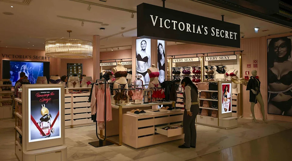 Victoria's Secret Stock Sinks as Sales-Growth Outlook Disappoints