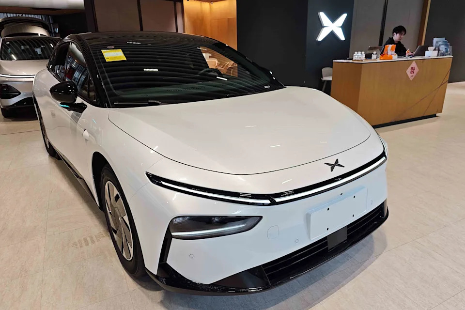 XPeng Stock Slumps as EV Maker's Loss Narrows Less Than Expected