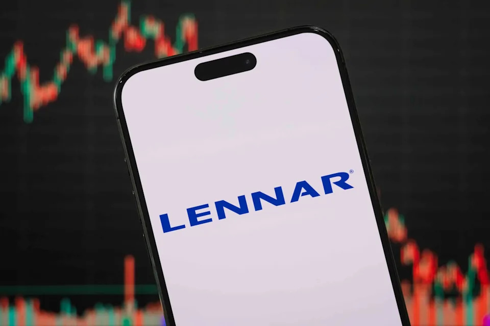 Lennar Stock Sinks as Homebuilder Warns of Weak Housing Market